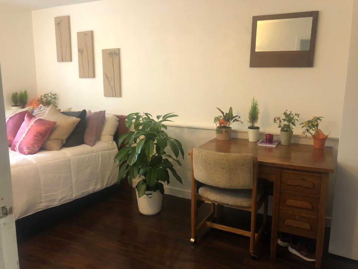 Quiet-Comfy 3 Bedroom Home On A Tree Lined Street In Kits Vancouver Bagian luar foto
