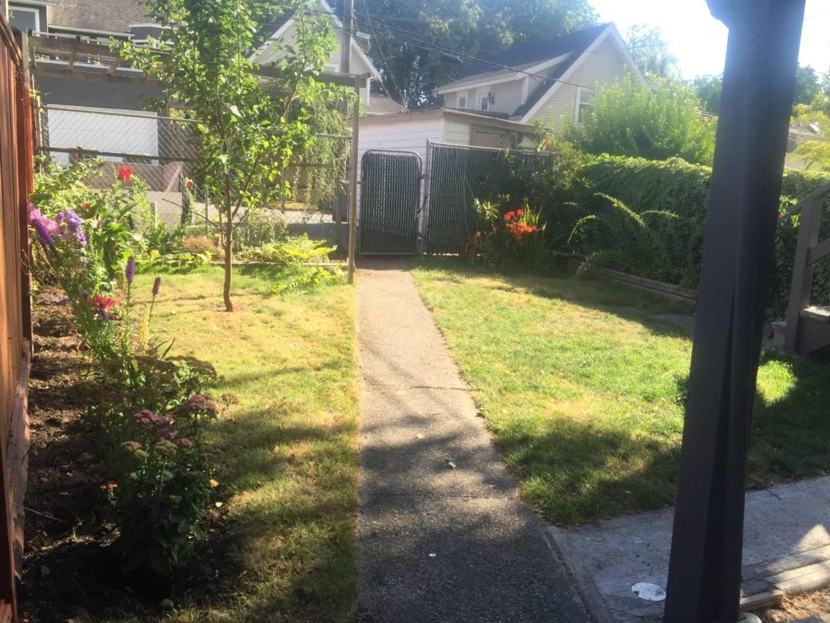Quiet-Comfy 3 Bedroom Home On A Tree Lined Street In Kits Vancouver Bagian luar foto