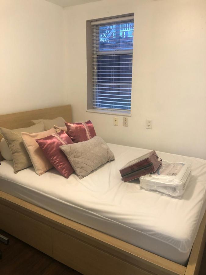 Quiet-Comfy 3 Bedroom Home On A Tree Lined Street In Kits Vancouver Bagian luar foto