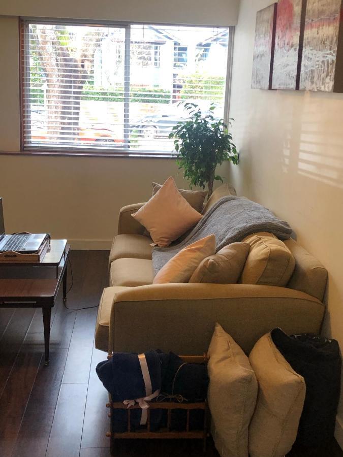 Quiet-Comfy 3 Bedroom Home On A Tree Lined Street In Kits Vancouver Bagian luar foto