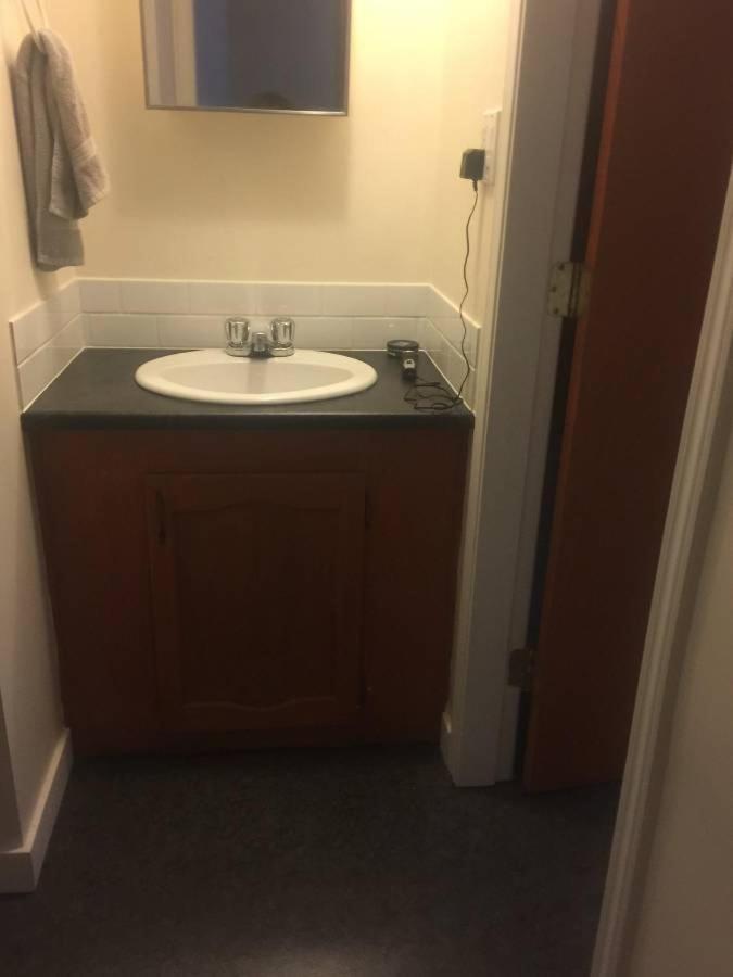 Quiet-Comfy 3 Bedroom Home On A Tree Lined Street In Kits Vancouver Bagian luar foto