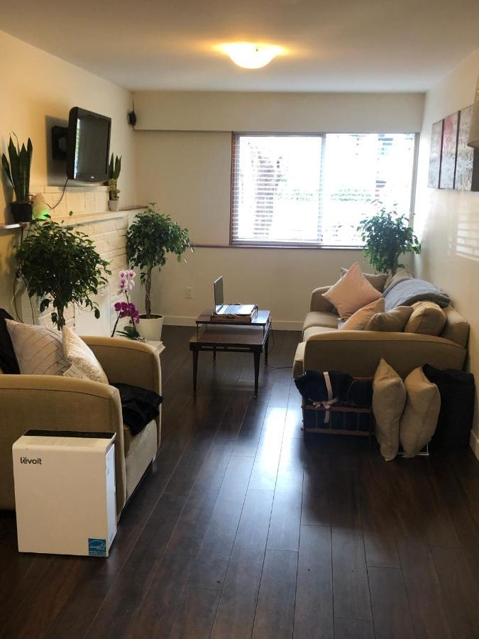 Quiet-Comfy 3 Bedroom Home On A Tree Lined Street In Kits Vancouver Bagian luar foto