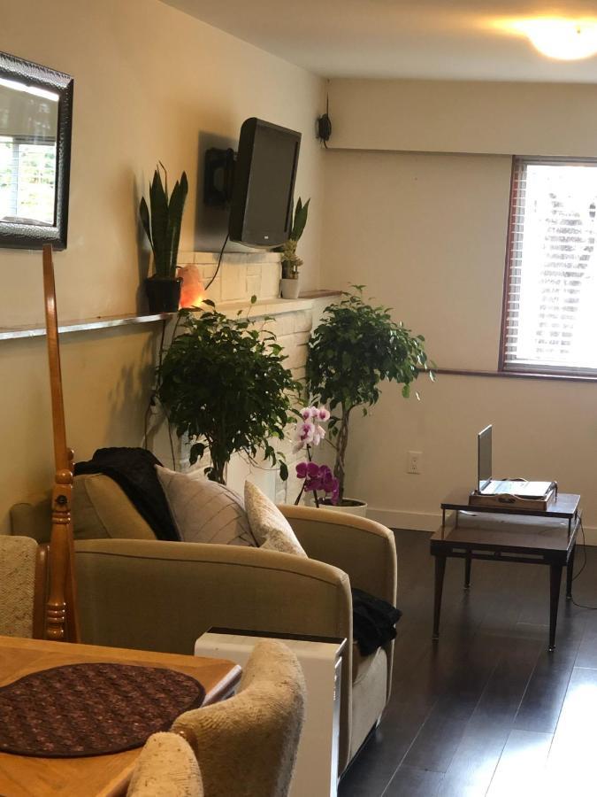 Quiet-Comfy 3 Bedroom Home On A Tree Lined Street In Kits Vancouver Bagian luar foto