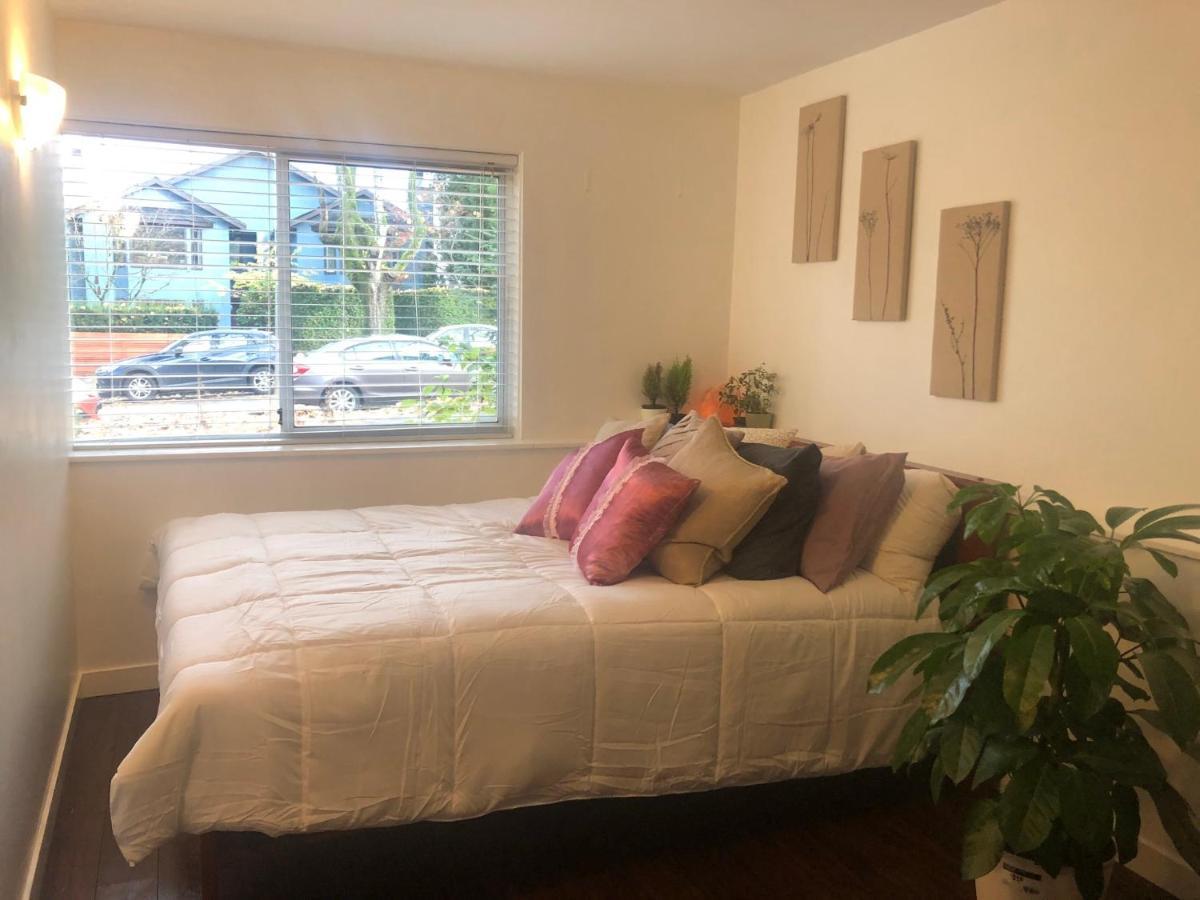 Quiet-Comfy 3 Bedroom Home On A Tree Lined Street In Kits Vancouver Bagian luar foto